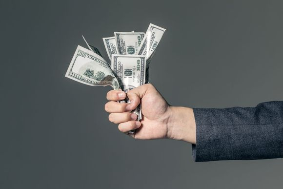 讨债公司的收费标准是什么？是按回款比例还是固定收费？